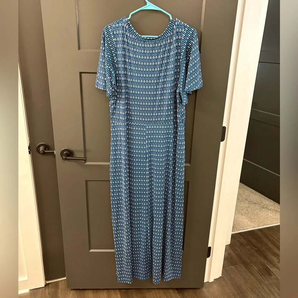 Gilli Navy and White Patterned Maxi Dress - Picture 2 of 3